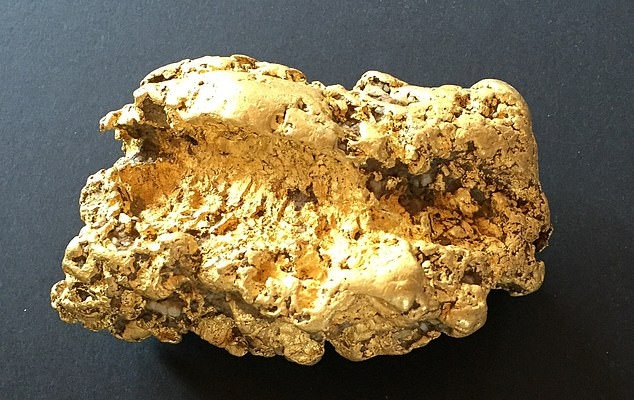 “Vớ bẫm” cục vàng 2kg, người đàn ông thức trắng 3 đêm - Hình 2 “Vo bam” cuc vang 2kg, nguoi dan ong thuc trang 3 dem-Hinh-2