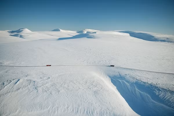 Không chỉ sở hữu trữ lượng vàng đáng kinh ngạc, mỏ vàng Kupol còn mang trong mình câu chuyện về sự khắc nghiệt của thiên nhiên, những nỗ lực phi thường của con người và cả những lời đồn thổi rùng rợn về sự cô lập tuyệt đối. Ảnh: Aatlasobscura
