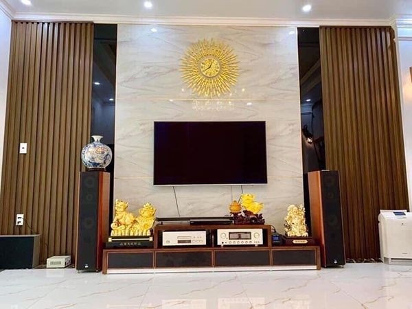 Theo các chuyên gia nội thất, cách trang trí này vừa đắt tiền vừa lỗi thời. Ảnh: LamThachCao