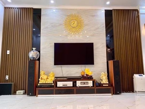 Theo các chuyên gia nội thất, cách trang trí này vừa đắt tiền vừa lỗi thời. Ảnh: LamThachCao