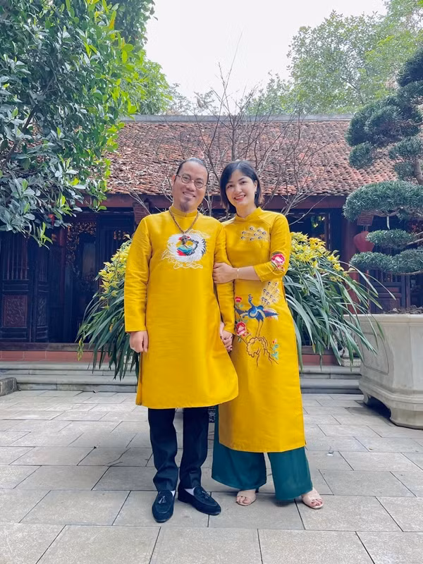 Ngoài hoạt động nghệ thuật, Vượng Râu còn thành lập công ty riêng. Nam nghệ sĩ giao toàn bộ việc quản lý tài chính và nhân sự cho vợ để tập trung vào chuyên môn. Ảnh: Vietnamnet