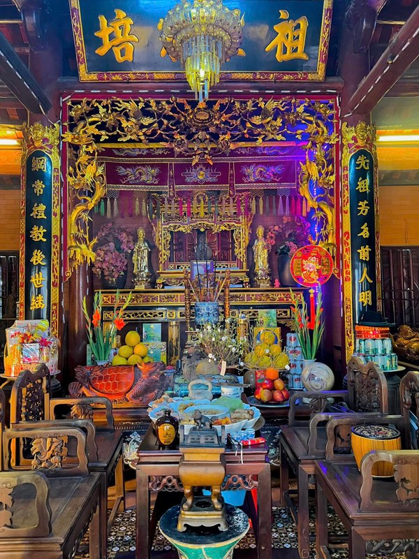 Các dãy nhà 5 gian bên trong được xây dựng theo lối kiến trúc cổ ở miền Bắc. Ảnh: FBNV