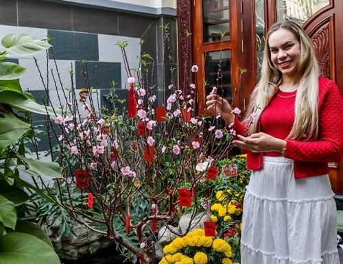 Trước ngày Xuân Son về, vợ và con nam cầu thủ đã dọn dẹp, trang trí nhà cửa để đón Tết Nguyên đán 2025. Ảnh: Vietnamnet