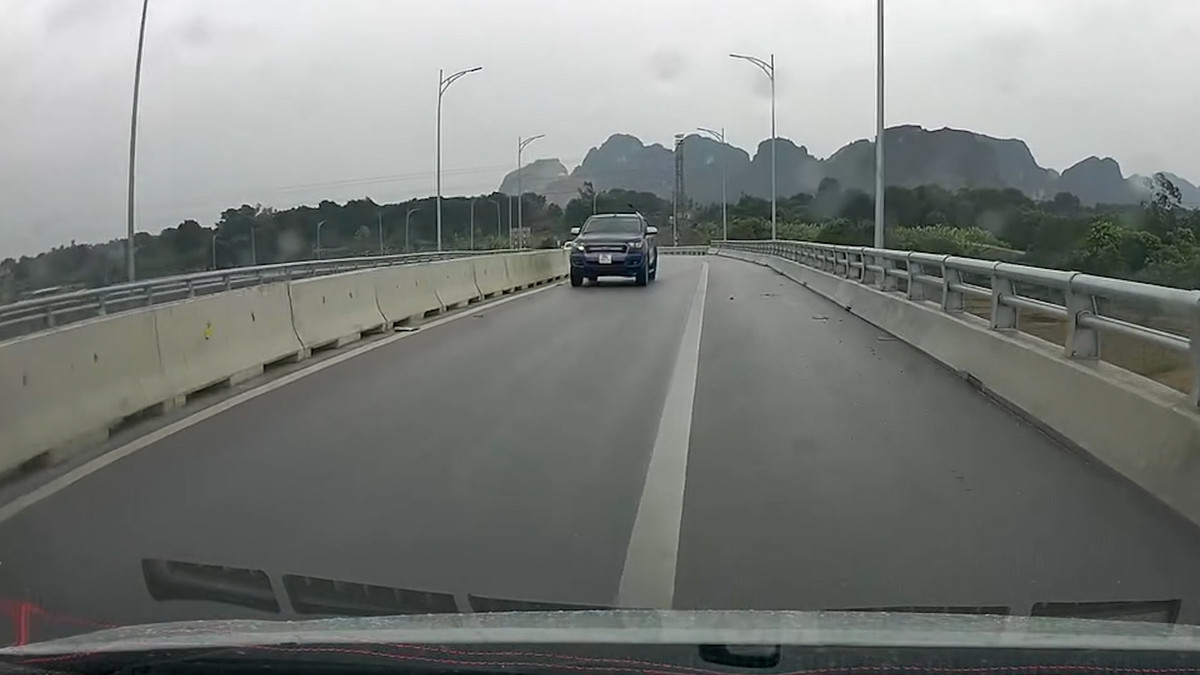 28 Tết, tài xế nhận 'trát' phạt 19 triệu do đi ngược chiều 28 Tet, tai xe nhan 'trat' phat 19 trieu do di nguoc chieu