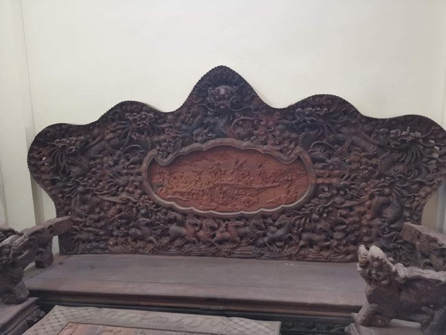 Chiếc ghế bành có chiều dài 3,2 mét, rộng 0,8 mét. Ảnh: Người đưa tin