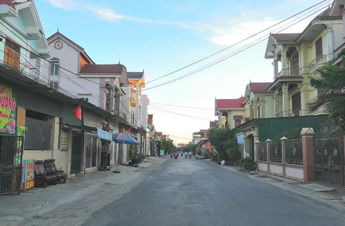 Quanh làng là những ngôi nhà cao tầng chót vót, những biệt thự sang trọng mọc san sát, đền chùa, nghĩa trang đều thuộc hạng đồ sộ. Ảnh: Kiến thức Đầu tư