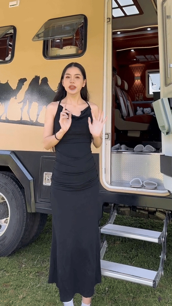 Đó là chiếc ô tô lớn được trang bị đầy đủ tiện nghi và công năng như một ngôi nhà. Ảnh chụp màn hình