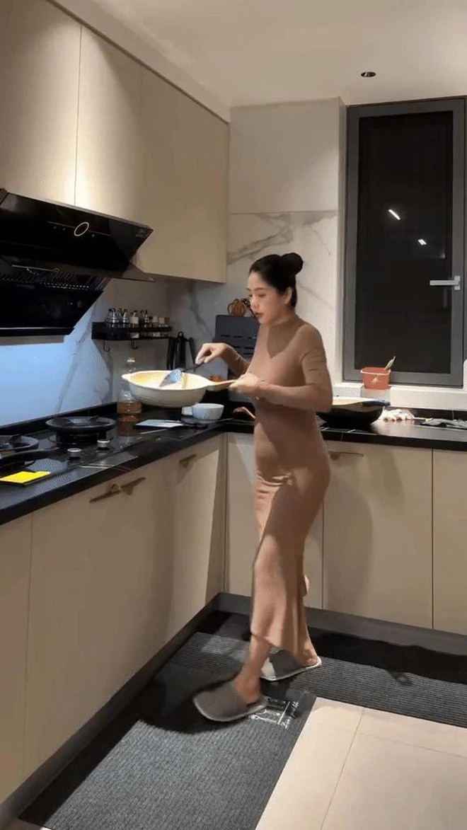  Biệt thự của Hằng Du Mục có nhà bếp, bàn ăn, sân thượng… rộng rãi và sạch sẽ. Ảnh chụp màn hình