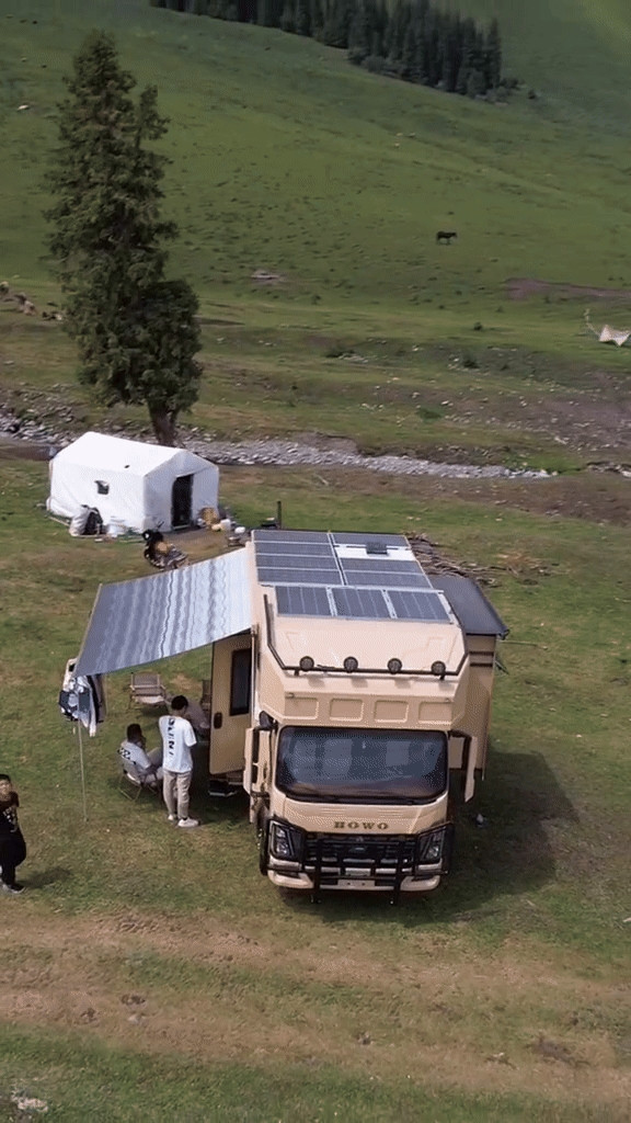 Trước khi vướng lùm xùm quảng cáo kẹo rau củ, cuộc sống của Hằng Du Mục từng khiến nhiều người ao ước. Cô từng khoe ngôi nhà di động ở Tân Cương và căn biệt thự sang chảnh tại Quảng Châu (Trung Quốc). Ảnh chụp màn hình