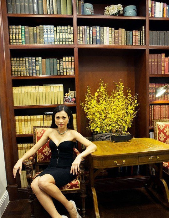 Ban đầu, người đẹp dự định dùng số tiền này để tái đầu tư và lập quỹ hưu trí cho bố mẹ. Nhưng sau đó Ngô Mỹ Uyên thay đổi kế hoạch, quyết định mua nhà ở Dallas, Mỹ, để song thân có không gian sống thoải mái khi về già. Ảnh: Vietnamnet