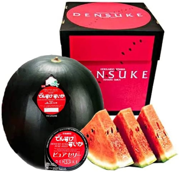 Giống như nhiều mặt hàng xa xỉ khác, dưa hấu Densuke được đóng gói cẩn thận trong hộp hình khối trang trí đẹp mắt, kèm theo giấy chứng nhận xuất xứ để đảm bảo tính xác thực. Ảnh: Amazon