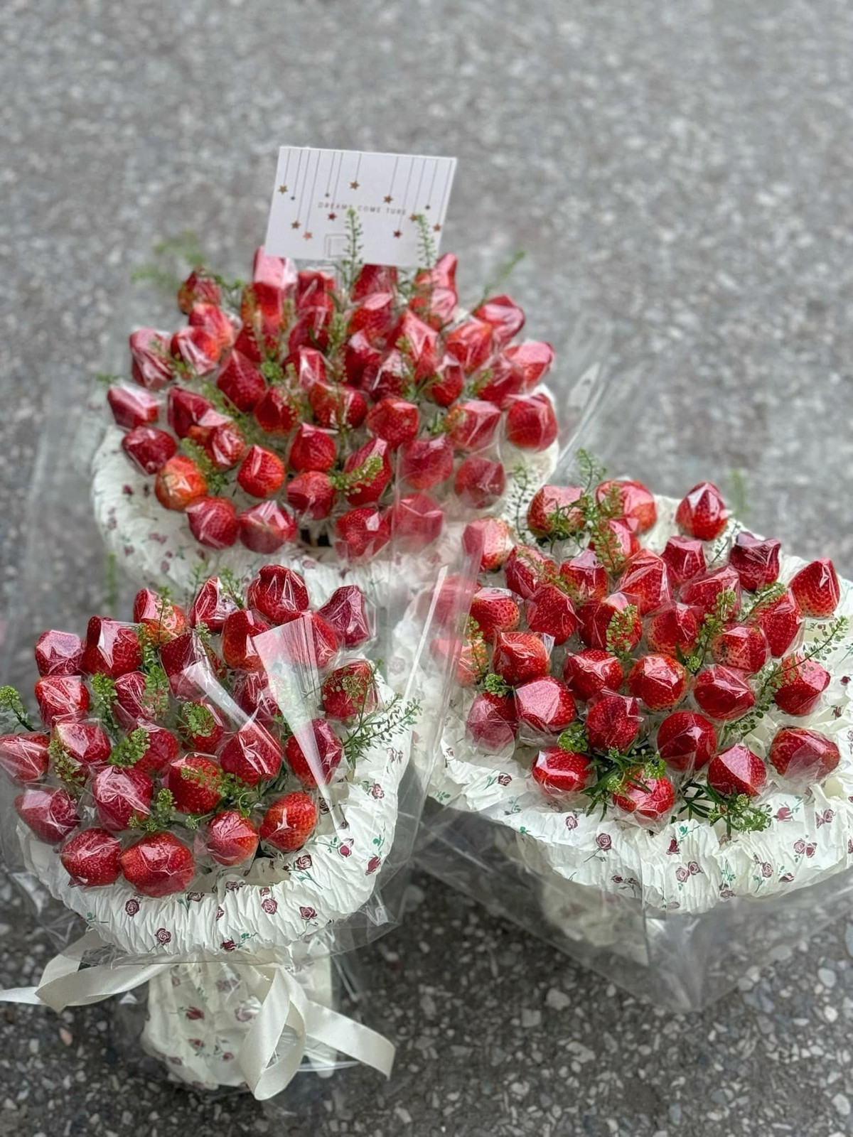 Quà 8/3: Hoa bánh kem tulip, hoa dâu tây lên ngôi Qua 8/3: Hoa banh kem tulip, hoa dau tay len ngoi