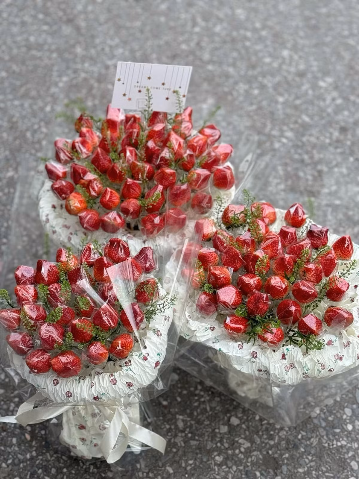 Qua 8/3: Hoa banh kem tulip, hoa dau tay len ngoi