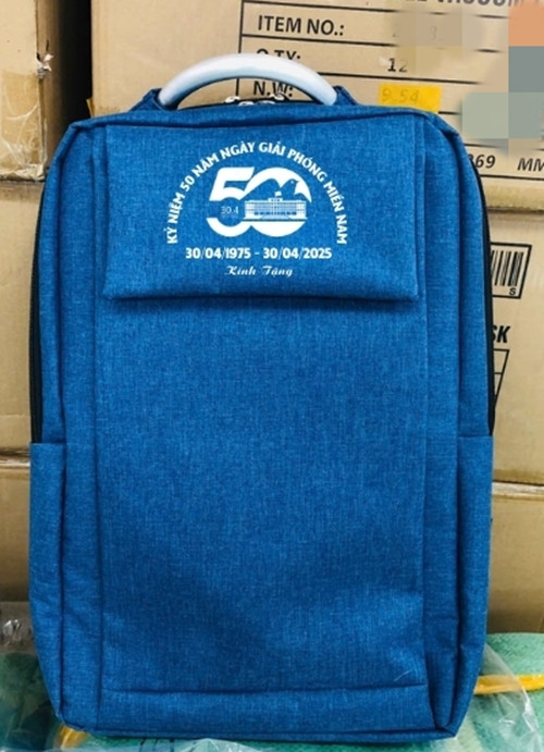 Balo in logo 50 năm ngày giải phóng miền Nam đầy ý nghĩa. Ảnh: Inogift