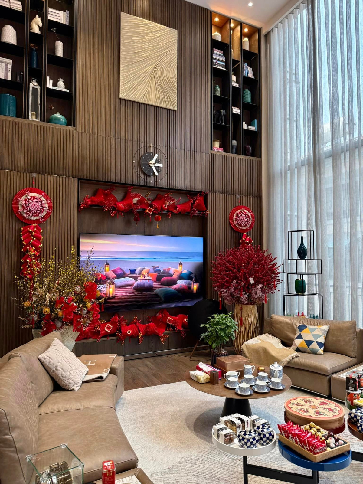 Qua đây, nhiều khán giả bày tỏ dành nhiều lời khen ngợi cho không gian sống lộng lẫy của vợ chồng "đại gia phố núi". Ảnh: FB Đàm Thu Trang