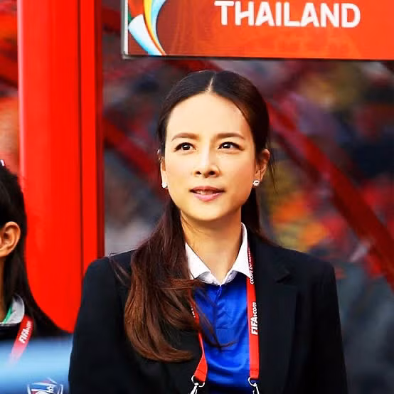 Năm 2024, bà Madam Pang trở thành nữ Chủ tịch đầu tiên của Liên đoàn Bóng đá Thái Lan, với 68/73 phiếu ủng hộ. Ảnh: FB Madam Pang