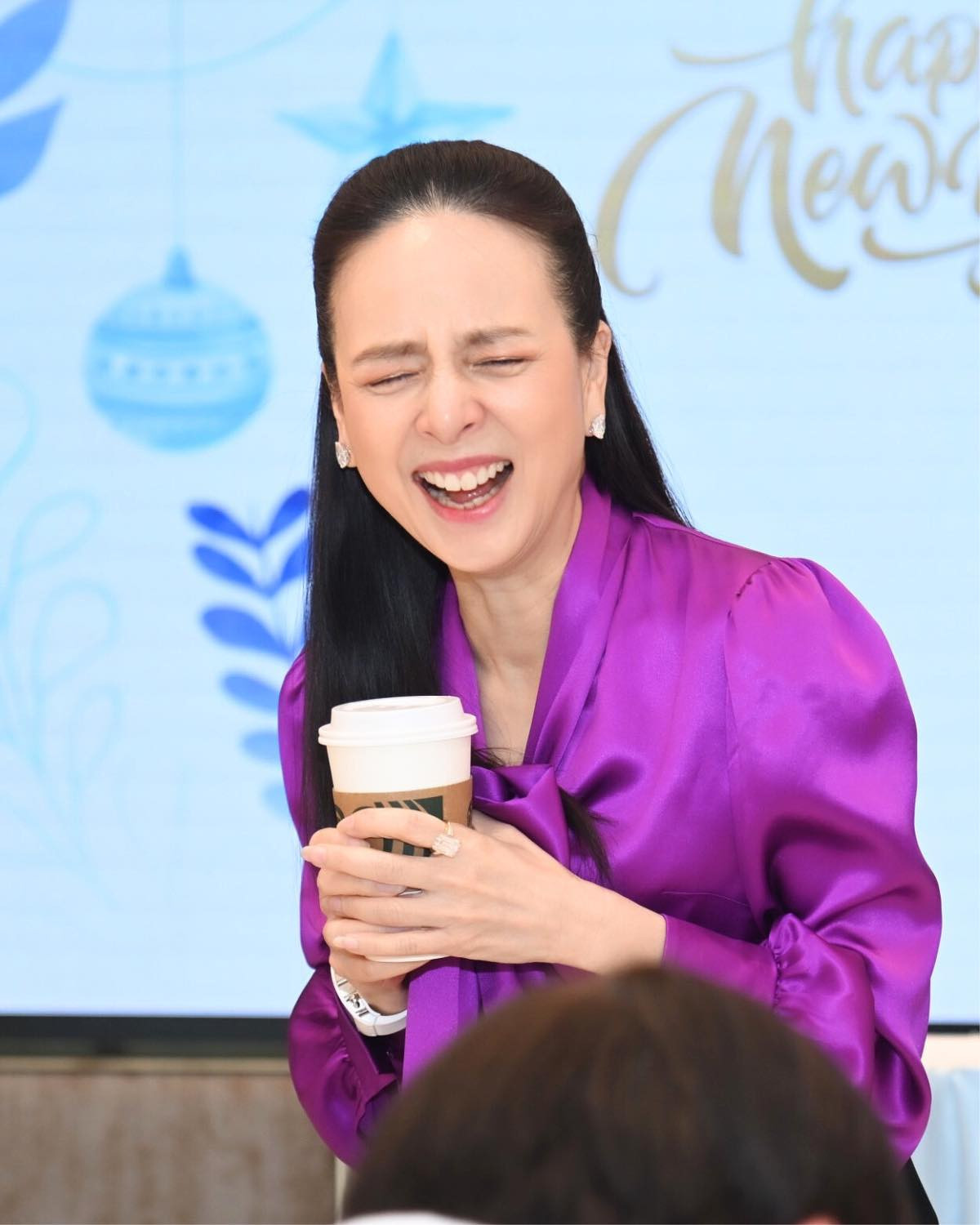 Bà Madam Pang tên thật là Nualphan Lamsam, sinh năm 1966 tại Bangkok, hiện là Chủ tịch kiêm Giám đốc điều hành của Muang Thai Life Assurance. Ảnh: FB Madam Pang