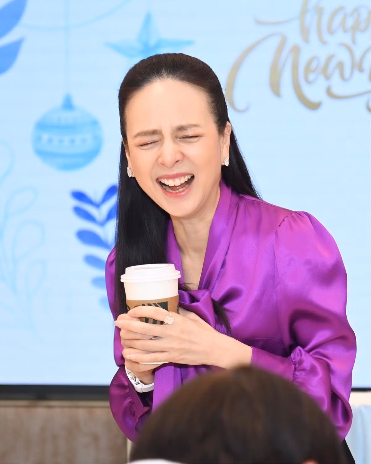 Bà Madam Pang tên thật là Nualphan Lamsam, sinh năm 1966 tại Bangkok, hiện là Chủ tịch kiêm Giám đốc điều hành của Muang Thai Life Assurance. Ảnh: FB Madam Pang