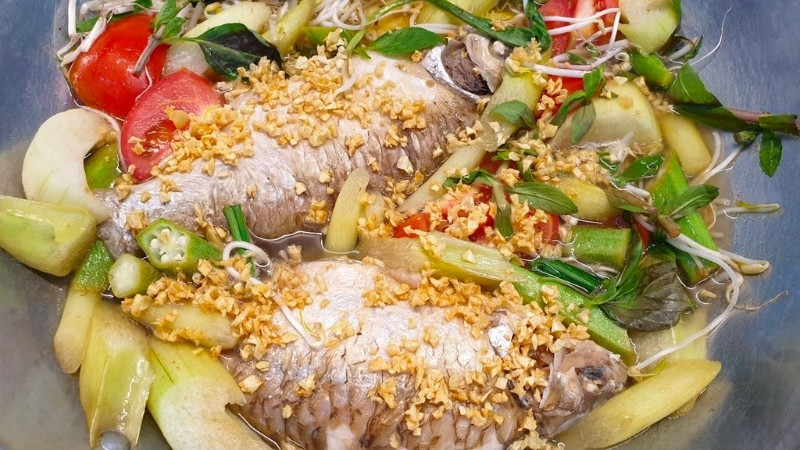 Mùa lũ thường là thời điểm cá mè vinh béo nhất, thịt ngọt và thơm nhất. Ảnh: CK Foods