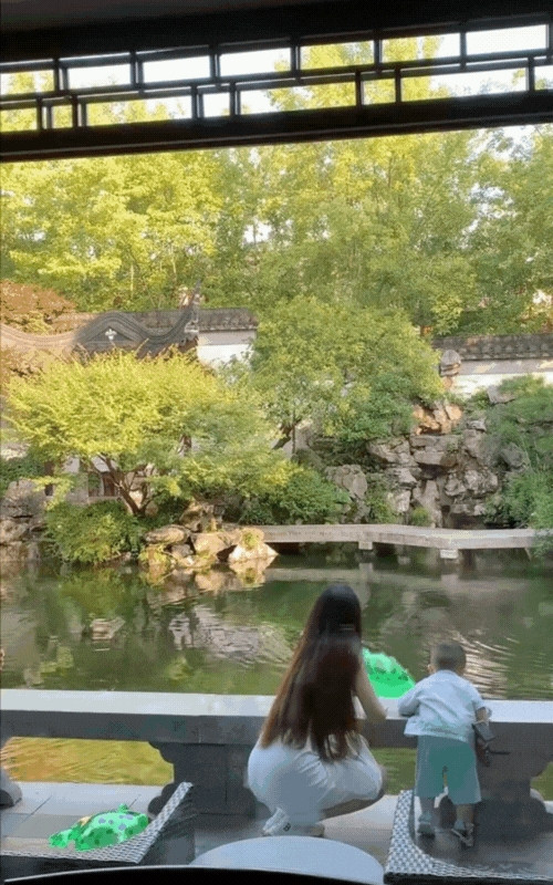 Phú bà 30 tuổi từng chia sẻ, dinh thự rộng đến mức cô "không dám ở một mình". Ảnh chụp màn hình