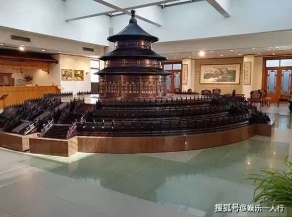 Thiết kế, kiến trúc của bảo tàng mang đậm tính truyền thống, màu sơn tường đỏ, những bức vẽ về cung điện cổ...Ảnh: Sina