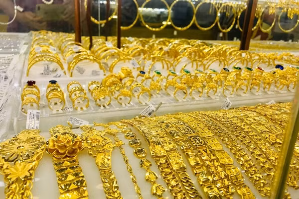 Giá vàng hôm nay 06/05: Quay đầu tăng dữ dội? Gia vang hom nay 06/05: Quay dau tang du doi?