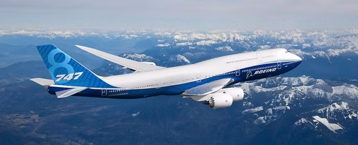 Lufthansa là hãng hàng không đầu tiên đặt hàng 747-8 vào năm 2006, tiếp theo là Korean Air và Air China. Boeing 747-8 có 467 chỗ ngồi (24 hạng nhất, 87 hạng thương gia, 356 hạng phổ thông). Ảnh: Indochina Post