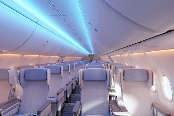 Cabin trong Boeing 737 MAX thiết kế hiện đại, cung cấp trải nghiệm thoải mái hơn cho hành khách. Đèn LED đổi màu tự động theo từng giai đoạn chuyến bay. Ảnh: Boeing