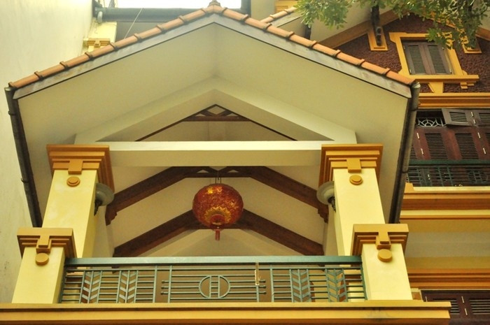 Căn biệt thự nằm ngay mặt đường con phố, số 79 Nguyễn Du được xếp vào hạng đẹp nhất Hà Nội. Ảnh: GDVN