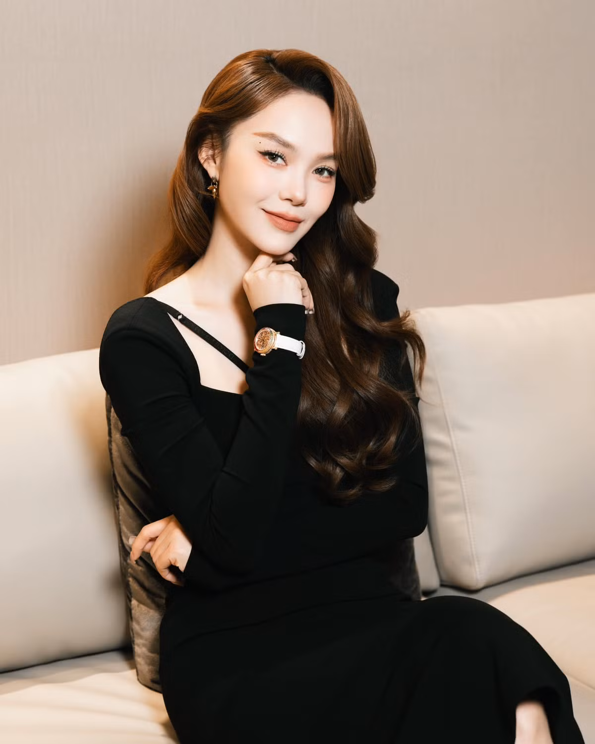  Minh Hằng là cái tên quen thuộc với khán giả yêu thích âm nhạc và điện ảnh Việt. Không chỉ nổi tiếng với tài năng nghệ thuật, Minh Hằng còn khiến nhiều người ngưỡng mộ bởi khối tài sản khổng lồ. Ảnh: FN Minh Hằng