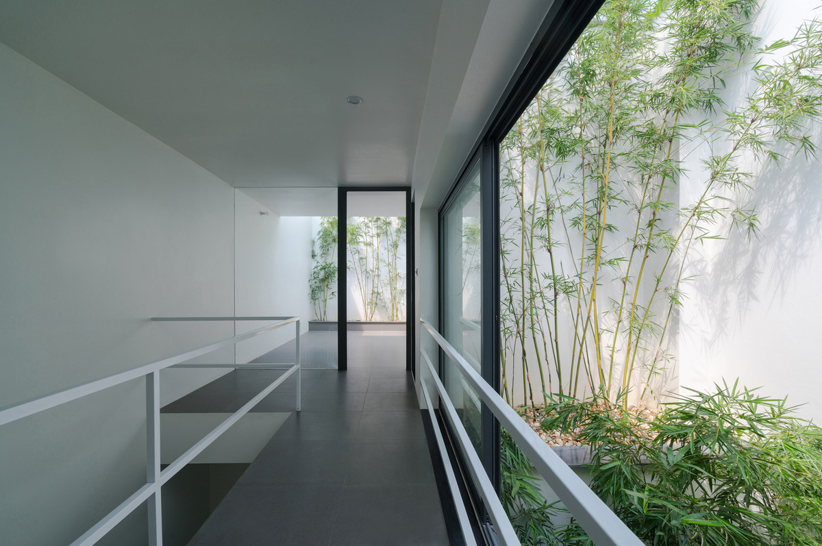 Gia chủ mong muốn khắc phục nhược điểm này và tạo nên một không gian sống trong lành, thư thái hơn. Ảnh: Triệu Chiến