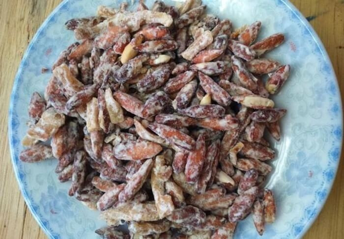 Khách đến Côn Đảo đều tìm mua mứt hạt bàng về làm quà cho người thân, bạn bè. Ảnh: Internet