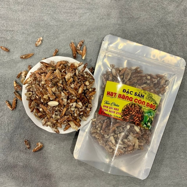 Để làm mứt hạt bàng, quá trình chế biến không quá phức tạp nhưng đòi hỏi sự cẩn thận. Ảnh: Internet