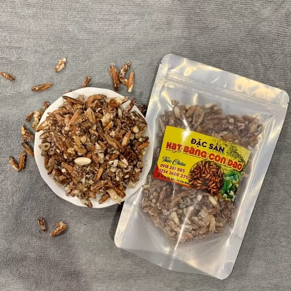 Để làm mứt hạt bàng, quá trình chế biến không quá phức tạp nhưng đòi hỏi sự cẩn thận. Ảnh: Internet