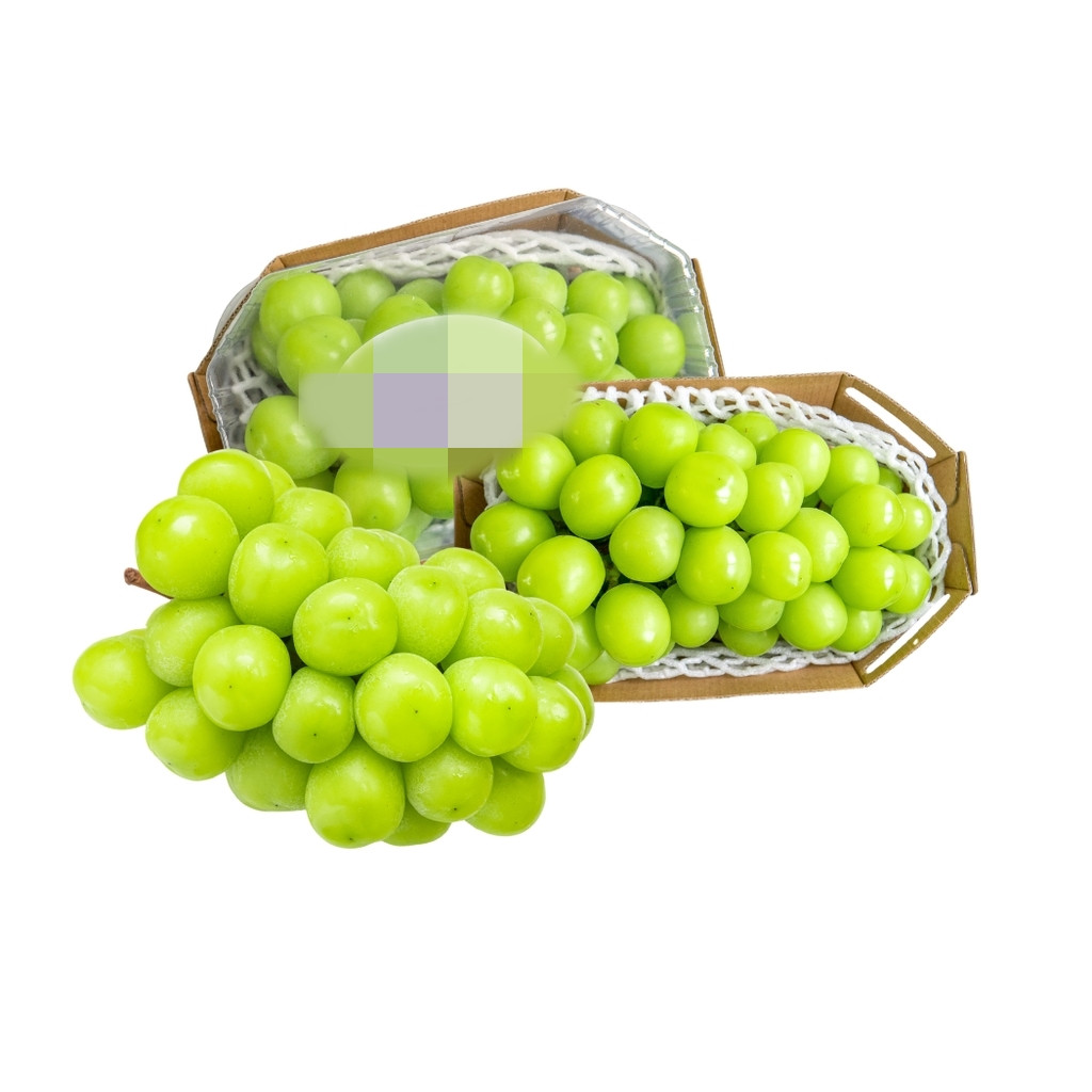 Tại một cửa hàng trái cây nhập khẩu ở TP HCM, nho mẫu đơn nhân sâm Hàn Quốc được bán theo chùm, giá 500.000 đồng/chùm. Ảnh: Farmers Market