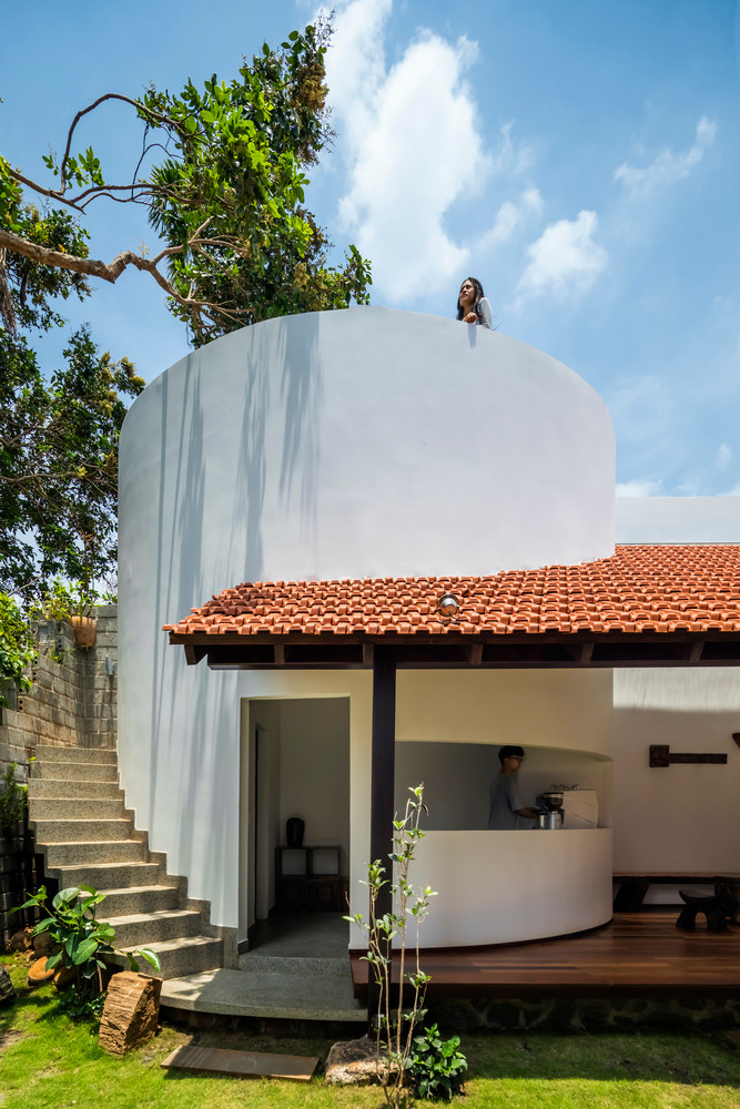 Căn nhà là sự kết hợp hài hòa giữa các giá trị văn hóa truyền thống và tư duy kiến trúc đương đại, bắc cầu giữa quá khứ và hiện tại. Ảnh: Hiroyuki Oki