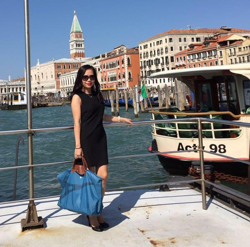 Vợ đại gia Chu Đăng Khoa còn thường xuyên có những chuyến du lịch và làm việc ở nước ngoài. Ảnh: FBNV