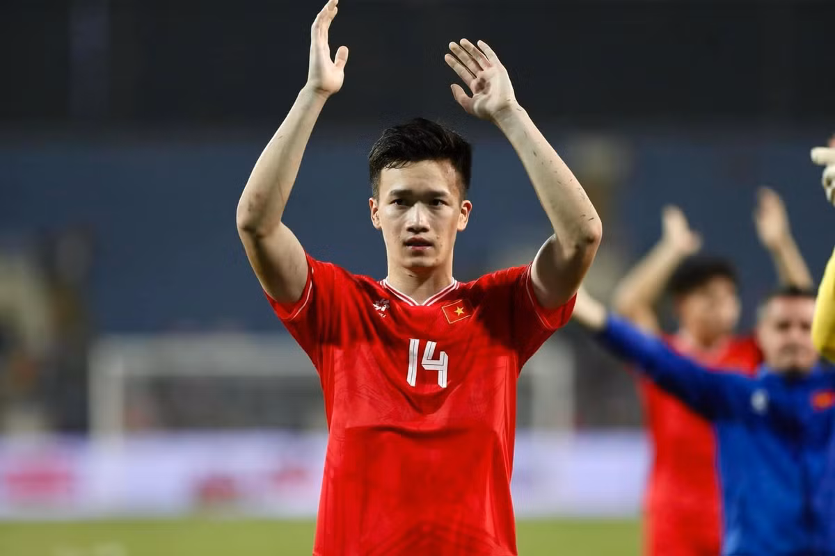 Tháng 10/2024, Hoàng Đức chính thức ra mắt CLB Phù Đổng Ninh Bình. Hợp đồng 3 năm của nam cầu thủ với đội bóng cố đô đi kèm mức lót tay hơn 20 tỷ đồng. Ảnh: FB Hoàng Đức