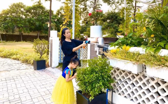 Gia đình nữ nghệ sĩ chuyển về đây từ năm 2020. Ngôi nhà nằm trong khu dân cư yên tĩnh, có công viên nội bộ bên cạnh nên không gian rất trong lành. Ảnh: FB Trịnh Kim Chi