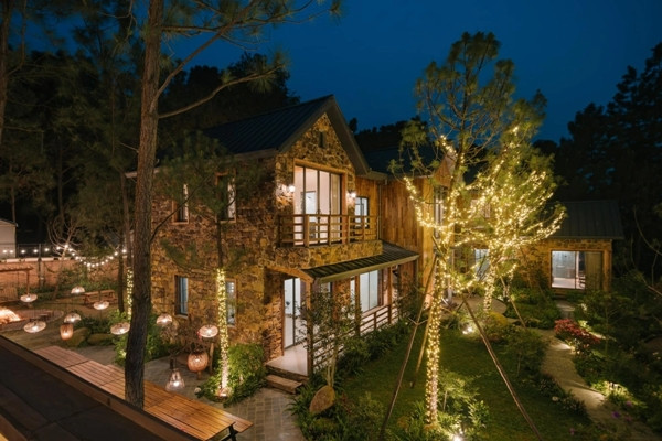 Ngoài ngôi nhà phố giữa trung tâm Hà Nội và nhà vườn tại Thanh Hóa, ca sĩ Trọng Tấn còn sở hữu căn biệt thự 4.000m2 giữa đồi thông Sóc Sơn. Ảnh: Ngoisao