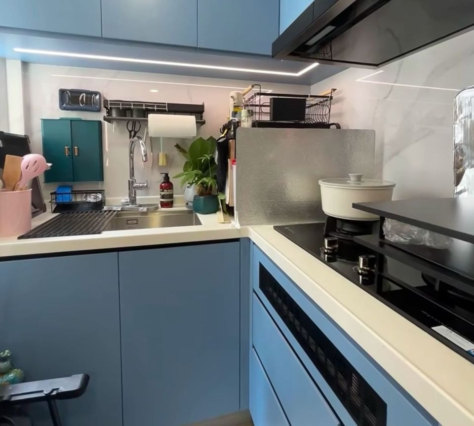 Nhà bếp thiết kế đơn giản nhưng đầy đủ tiện ích với diện tích khoảng 3m2. Ảnh: QQ