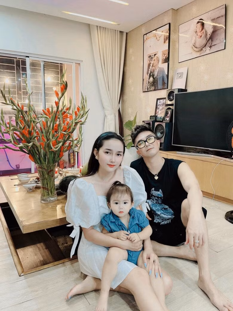 Trước đó, vợ chồng nhạc sĩ Khánh Đơn sống trong căn chung cư tại quận 7 (TP HCM). Ảnh: FBNV