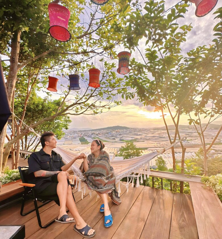 Khu đất sở hữu tầm view đẹp như mơ, không gian lãng mạn. Ảnh: FBNV