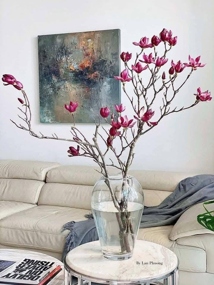 Nổi bật nhất thị trường hoa cây cảnh Tết năm nay là mộc lan. Ảnh: Facebook