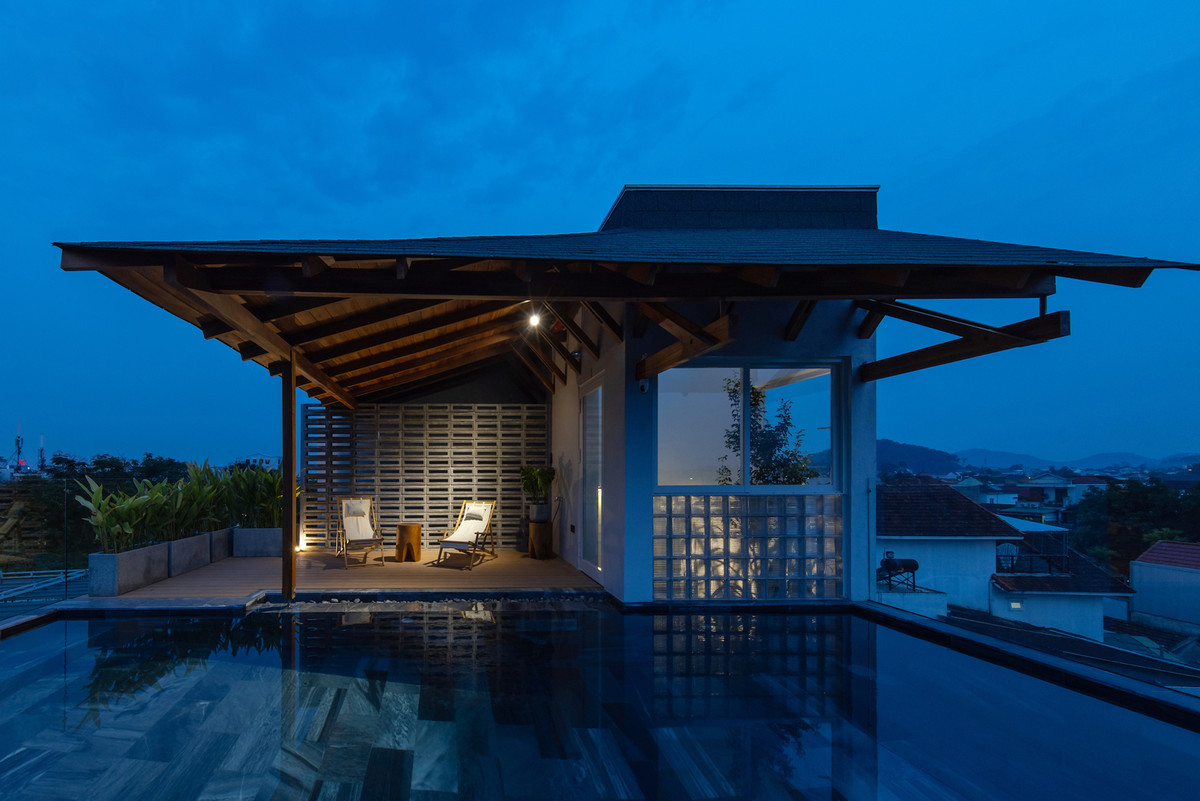 Tầng 4 là các không gian chức năng như khu giặt phơi, sân thượng và bể bơi. Ảnh: Hoang Le