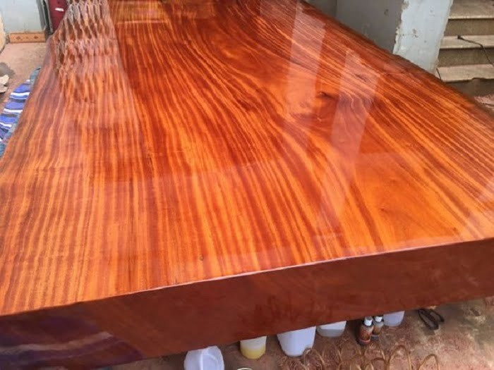 Đặc biệt, các đường vân gỗ ở dạng xoắn đẹp mắt. Ảnh: Mộc Minh Đức