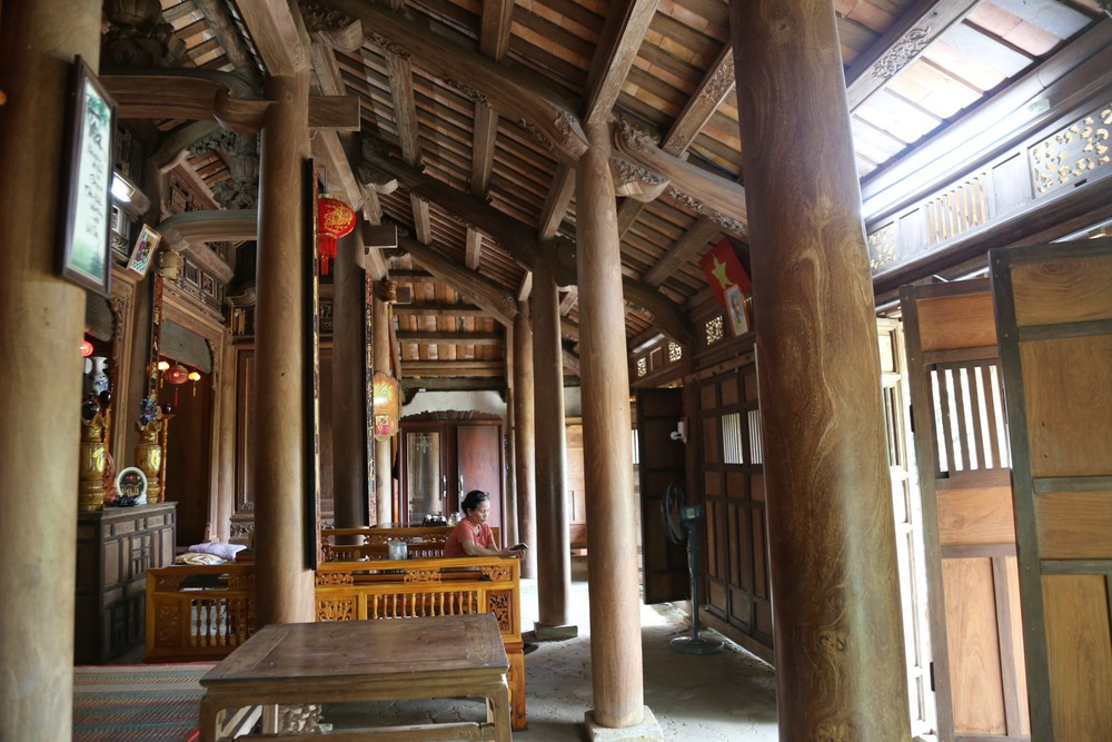 Ông Nguyễn Đình Hoan cho biết, ngôi nhà cổ được xây năm 1850, do cụ Nguyễn Đình Hoằng để lại cho con cháu. Ảnh: Tiền phong