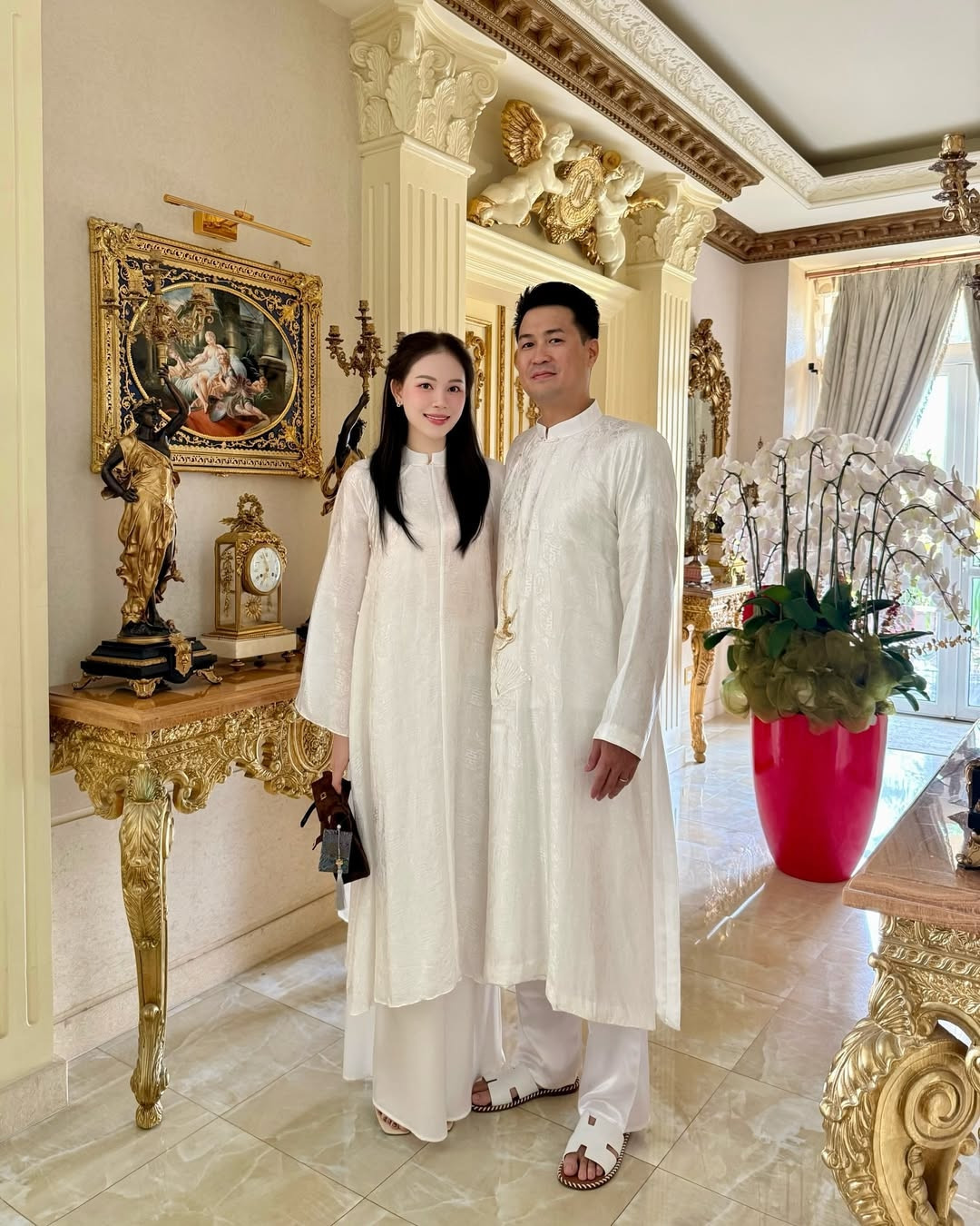 Mọi ngóc ngách trong nhà đều được chăm chút tỉ mỉ, toát lên vẻ sang trọng. Ảnh: FBNV