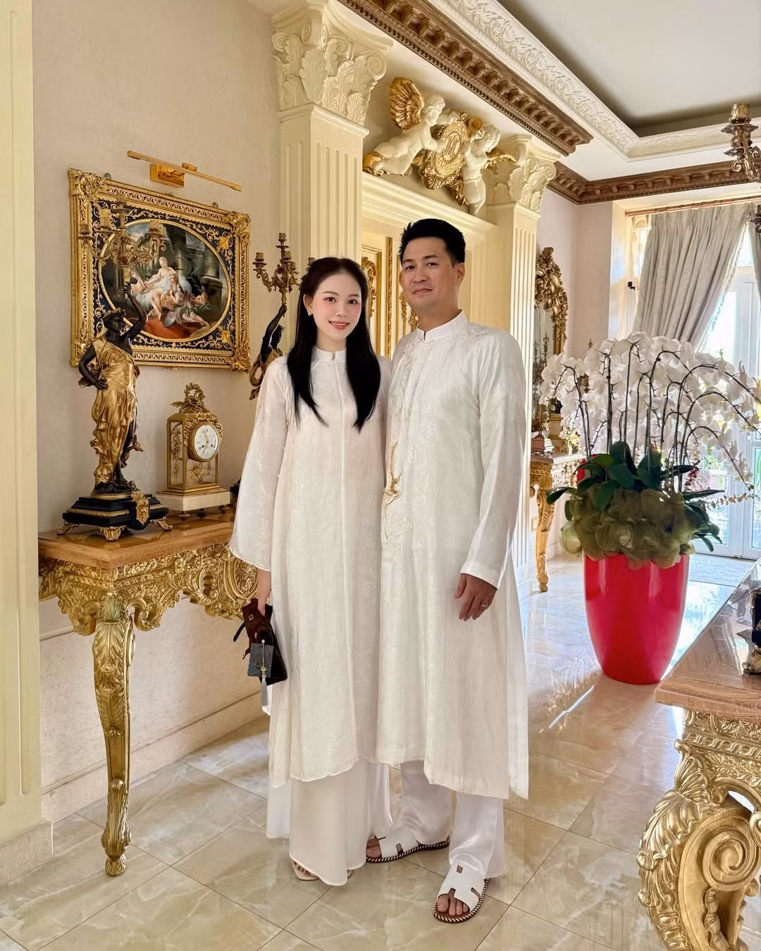 Mọi ngóc ngách trong nhà đều được chăm chút tỉ mỉ, toát lên vẻ sang trọng. Ảnh: FBNV