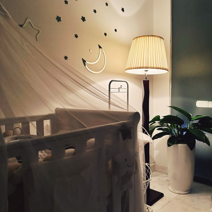 Giường cũi và mọi thiết bị đều xịn sò, mang lại cảm giác ấm áp. Ảnh: FBNV